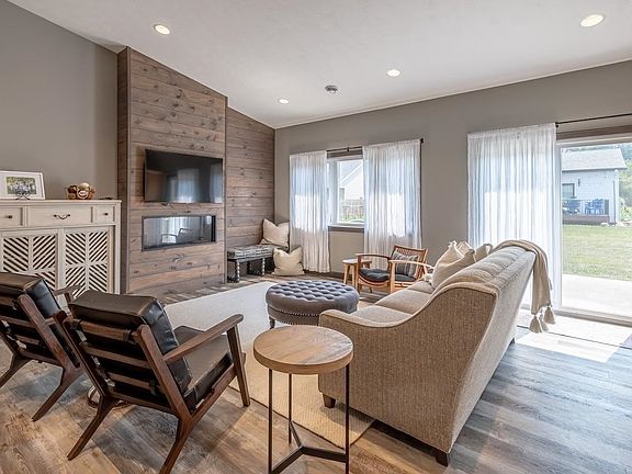 3rd image of 1001 Lighthouse Ct