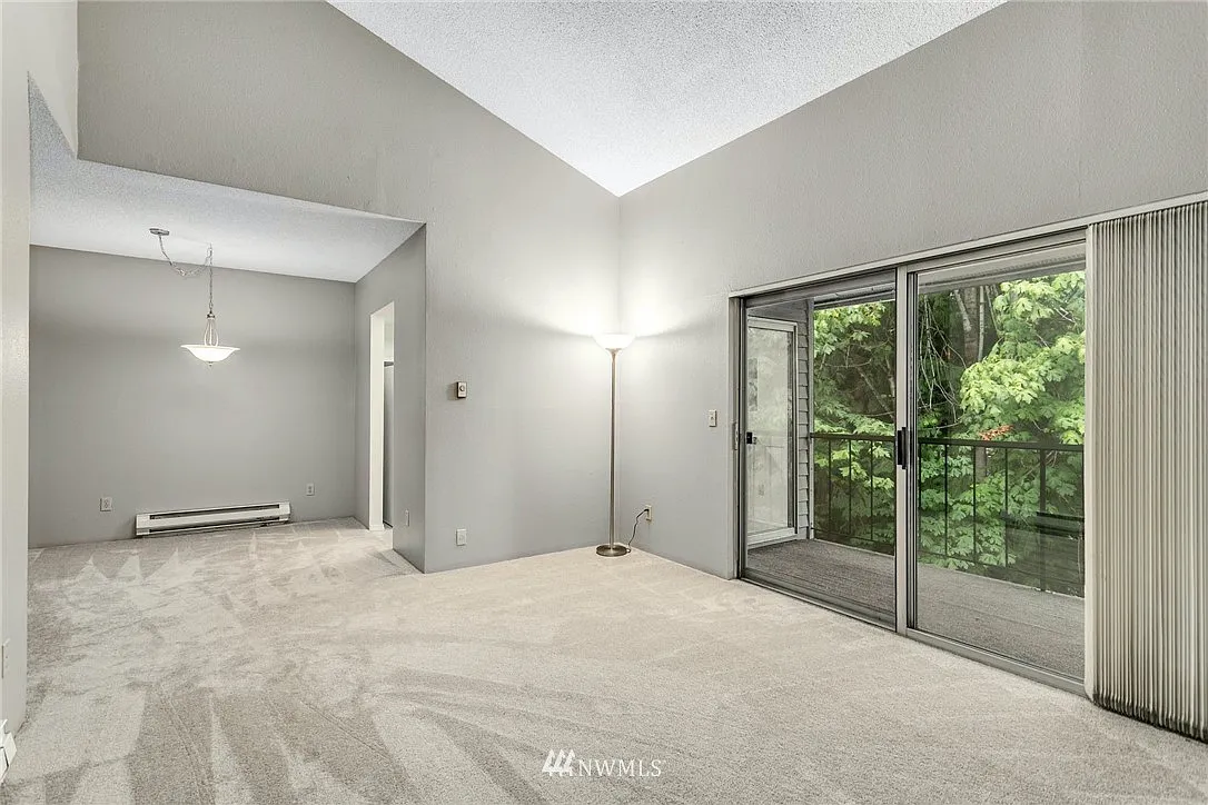 2 bed, 912 sqft, $2,550 — Photo 2