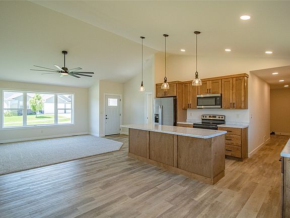 5th image of 698 Wild Pine Ct