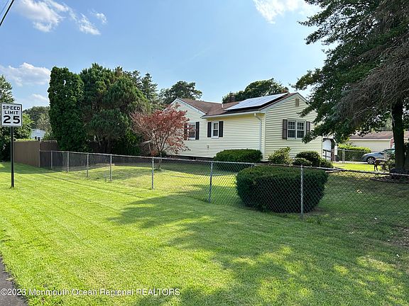 3rd image of 1140 Commonwealth Boulevard