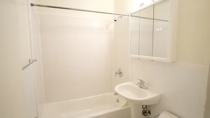 Rented by Link NY Realty | media 16