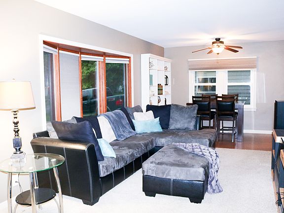 3rd image of 2703 Acorn Ln