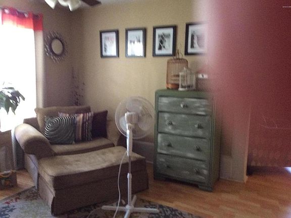 4th image of 1008 9th Ave