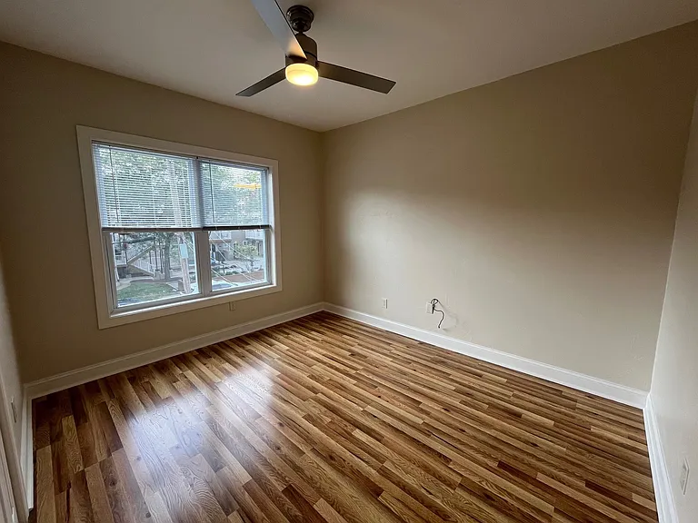 211 Amber St #2 — Photo 4