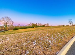 2 Turkey Ridge Ln, Piney Flats, TN 37686