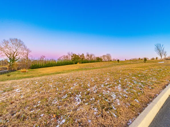 2 Turkey Ridge Ln, Piney Flats, TN 37686