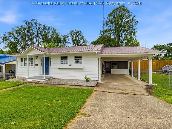 3rd image of 207 Lakeview Dr