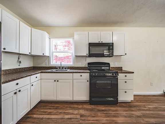 3rd image of 8 Conestoga Trl