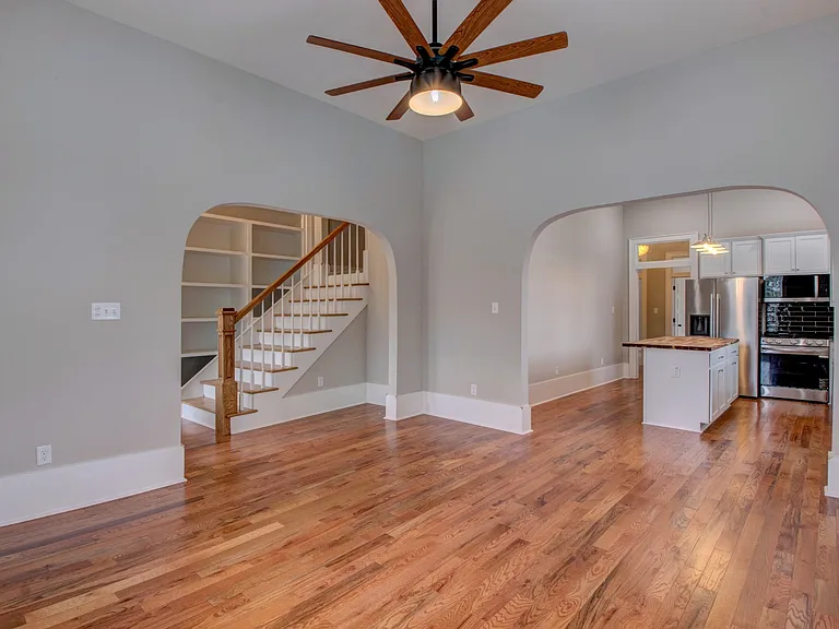 1420 Commerce St — Photo 1