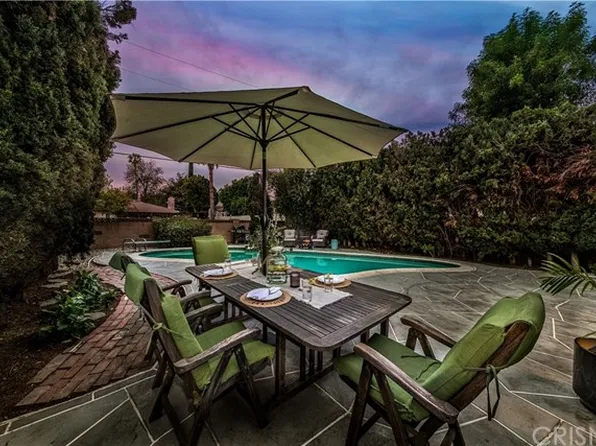 7033 Lasaine Ave, Van Nuys, CA 91406