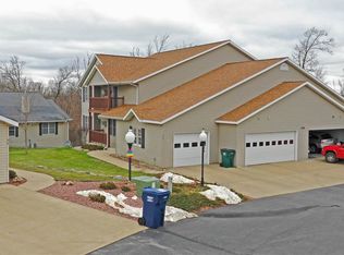 231 Country Side Ct UNIT C, Waupaca, WI 54981
