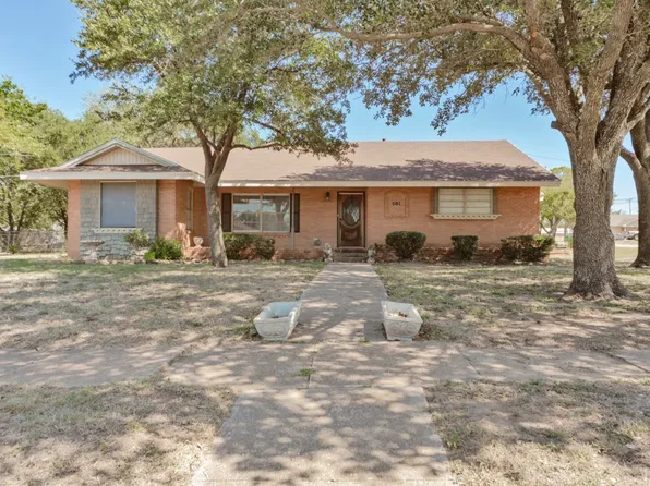 501 Walnut St, Bowie, TX 76230