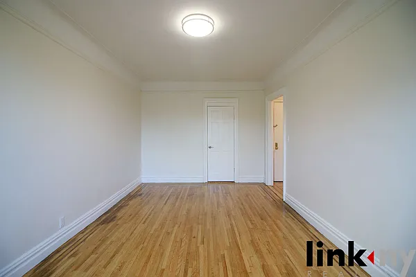 Rented by Link NY Realty | media 8