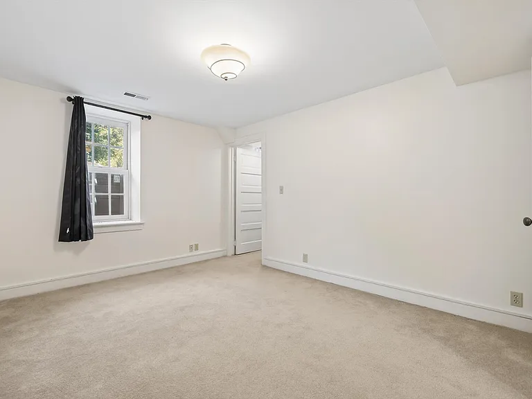 2277 Ivanhoe St — Photo 20