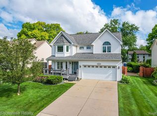 2828 Reflection Ave, Waterford, MI 48328