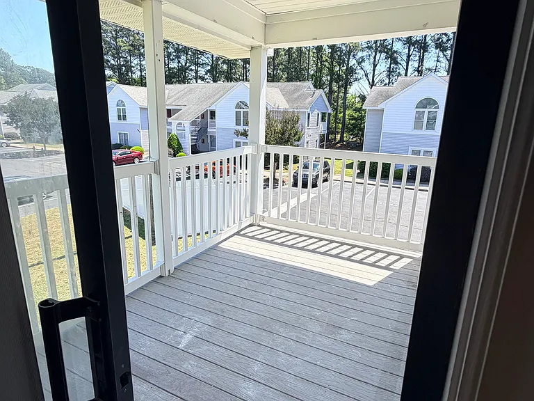 113 W Victoria Ct #F — Photo 15