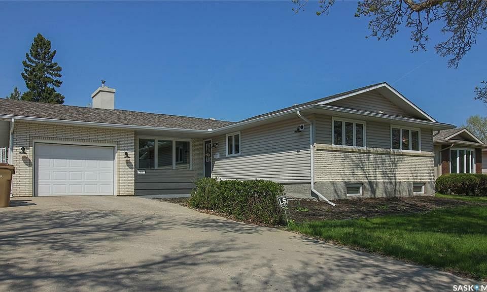 1st image of 10 Marquis Cres