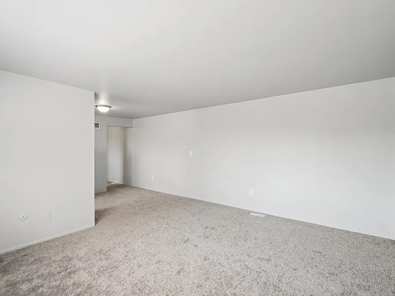 Creekside Apartments — Photo 38