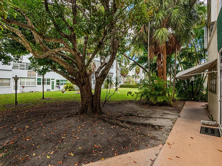 1333 E Hallandale Beach Blvd #101 — Photo 29