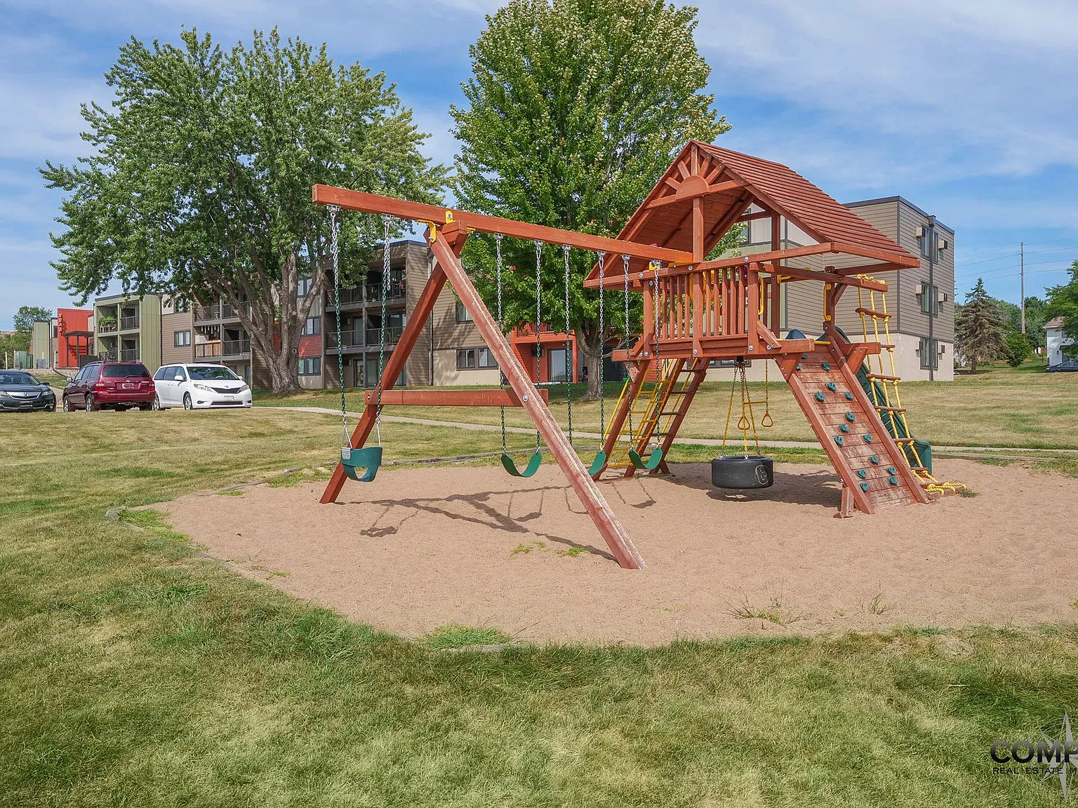 2215 - Westwinds Apartments — Photo 4