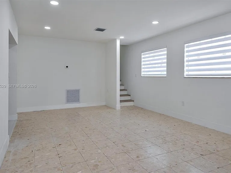 424 W 13th St — Photo 13