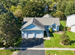 2001 Red Barn Rd, Woodstock, IL 60098