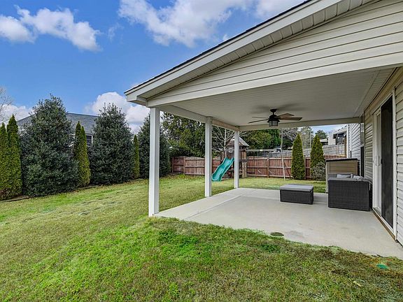 3rd image of 215 Sunny View Ln