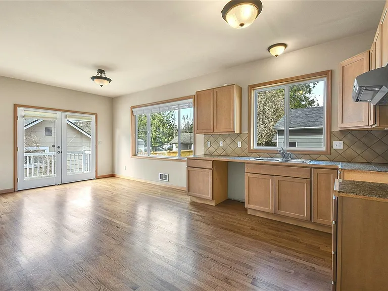 Kitchen has all new Stainless Steel appliances