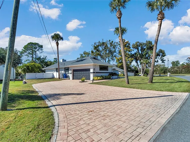 1542 SE Pinwheel Dr — Photo 45