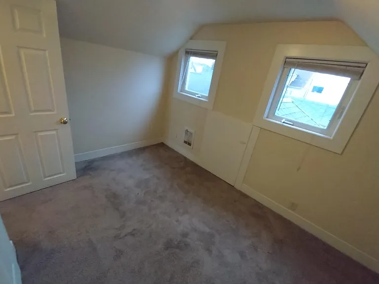 2502 Rockefeller Ave — Photo 20