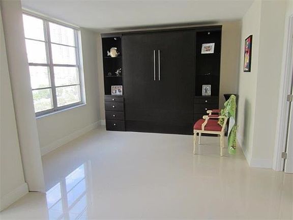 5th image of 230 174th St APT 810