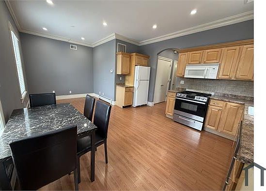 4th image of 488 Ionia Ave Floor 1