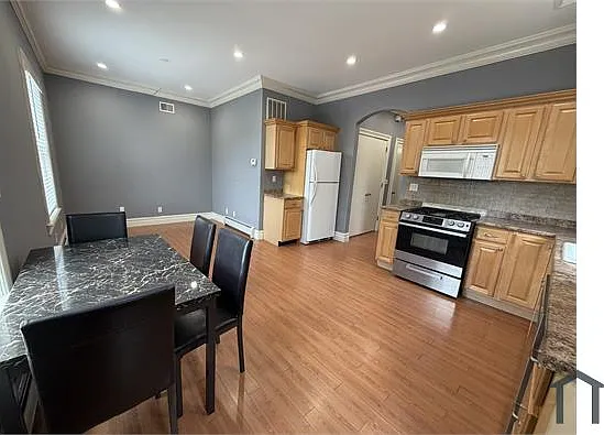 488 Ionia Ave #1 — Photo 4