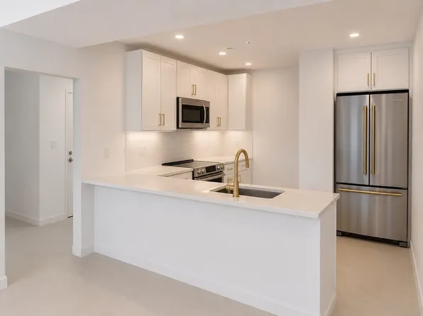 820 Hyde Park Ave #101, Hyde Park, MA 02136