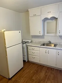 503 W 1st St — Photo 3