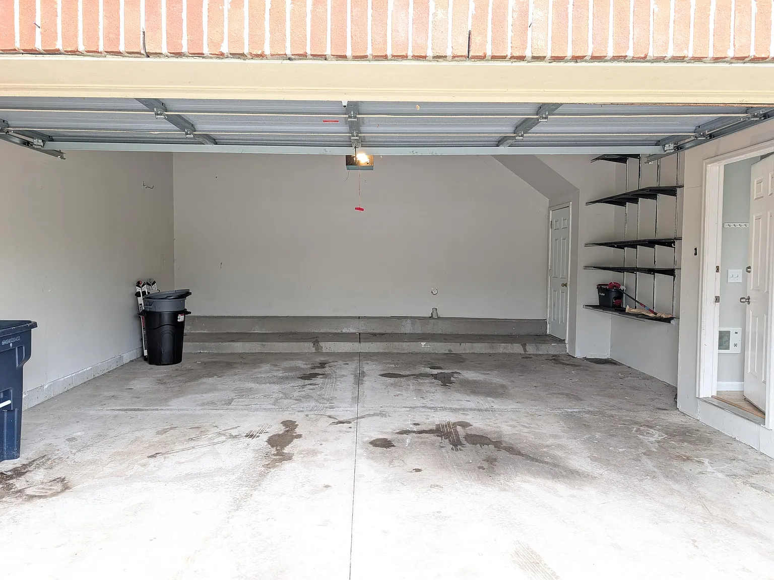2 bed, 2.0 bath, 1217 sqft, $1,800 — Photo 3