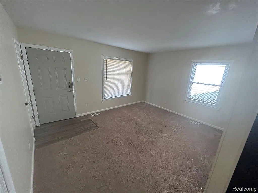2 bed, 1.0 bath, 696 sqft, $1,250 — Photo 3