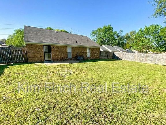 3rd image of 3845 Shadow Oaks Pkwy