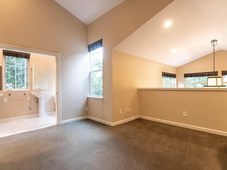 732 NW 12th Ave — Photo 9