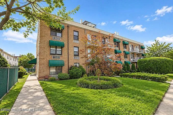 2 bed, 900 sqft, $2,300 — Photo 3