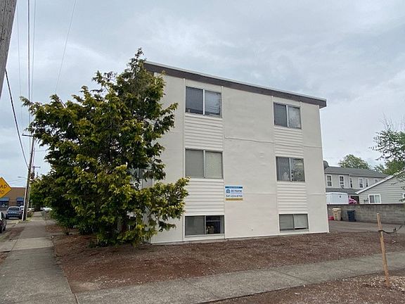 2nd image of 978 NW Cleveland Ave #5