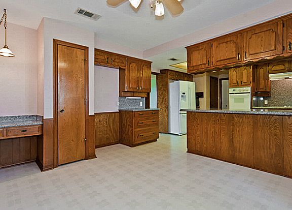 5th image of 6625 Eastview Dr