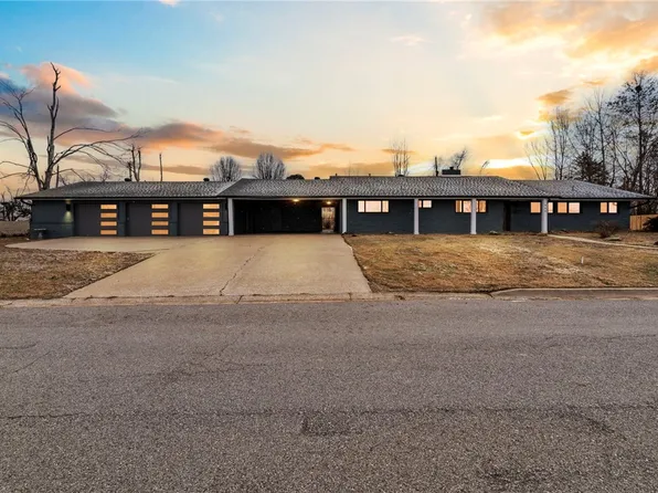 909 S 14th Pl, Rogers, AR 72758