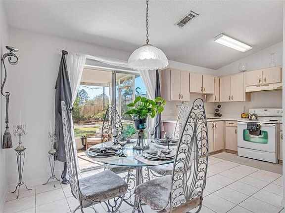 2nd image of 22 Rosepetal Ln