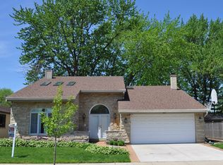 1414 N Mitchell Ave, Arlington Heights, IL 60004