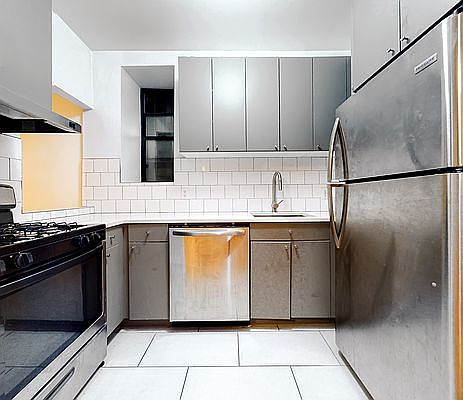 3rd image of 2107 Frederick Douglass Blvd #1H