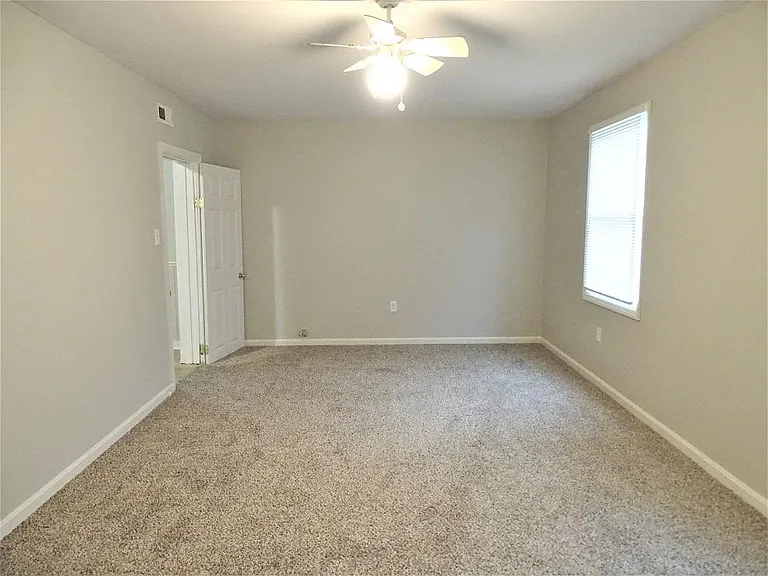 242 W Stiegel St — Photo 10