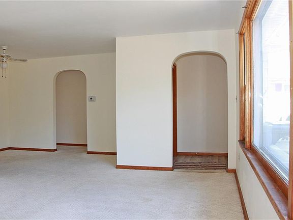 3rd image of 5008 Hillsdale Ave