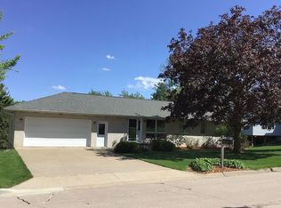 1909 N 7th St, Clinton, IA 52732