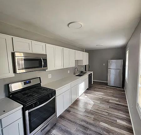 2nd image of 402-403 Church St
